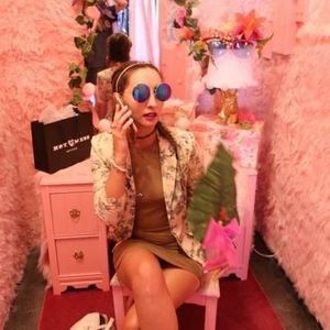 Meet your Posher, Emma